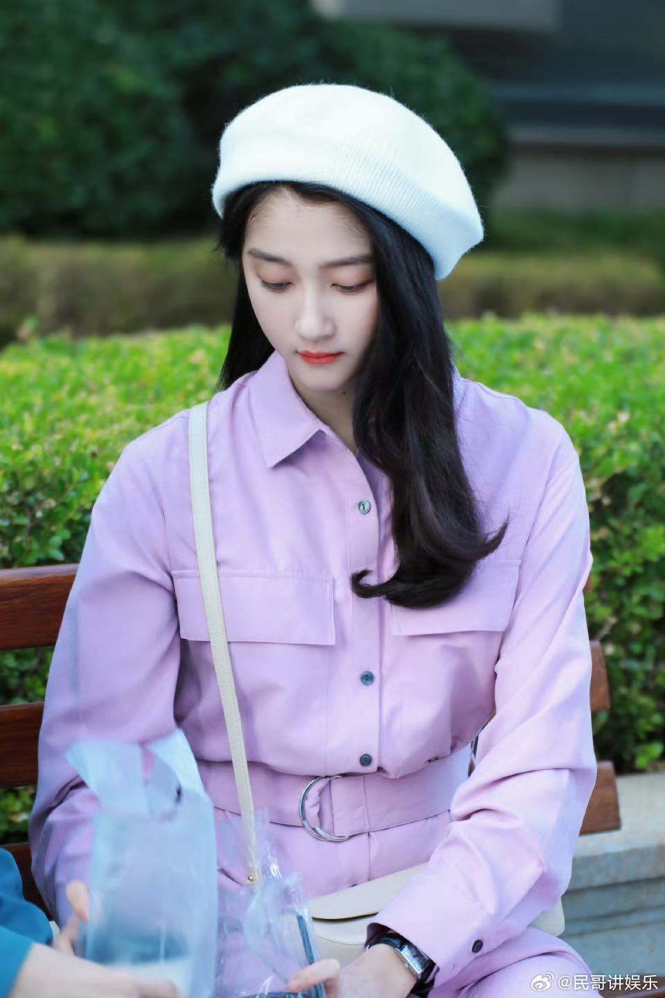 关晓彤告别岁月有情时 关晓彤正式告别《岁月有情时》，完美塑造温柔有棱角、善良带锋