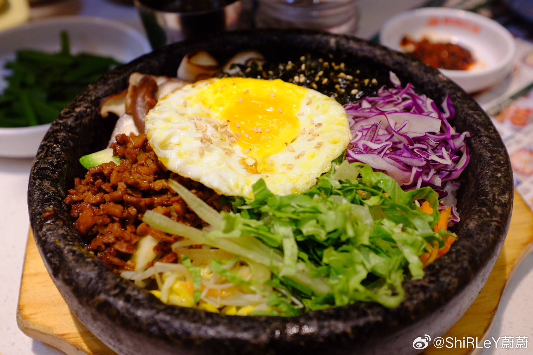 晚餐去吃了韩国菜🇰🇷，司机推荐的，我看在当地很火，排队都排好久。威海是中国最