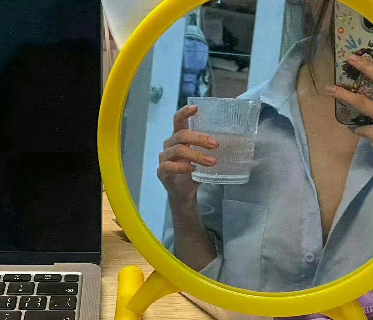 兄弟们  我女装好看吗 ​​​