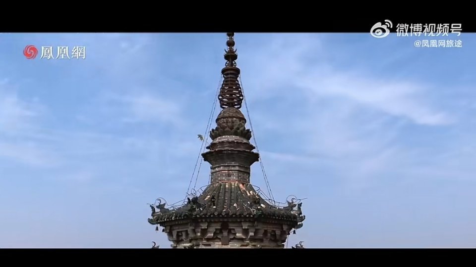 石家庄夜市近千摊位场面震撼石家庄夜市近千摊位点亮夜色，烟火升腾里藏着市井欢腾！烤