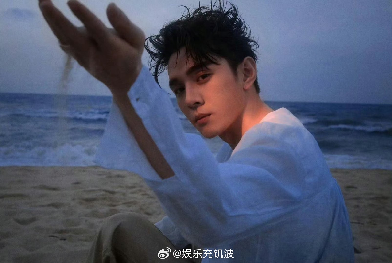 李佳琦行李里有锤子伦敦合伙人 《伦敦合伙人》还没开播就有梗！李佳琦行李箱大公开，