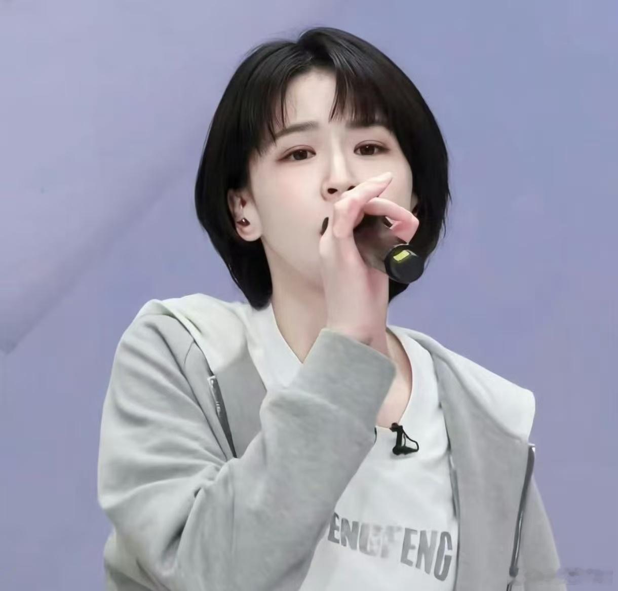 曾沛慈唱心愿便利贴 救命！曾沛慈也逃不过《心愿便利贴》的真香定律，嘴上说着不洗脑