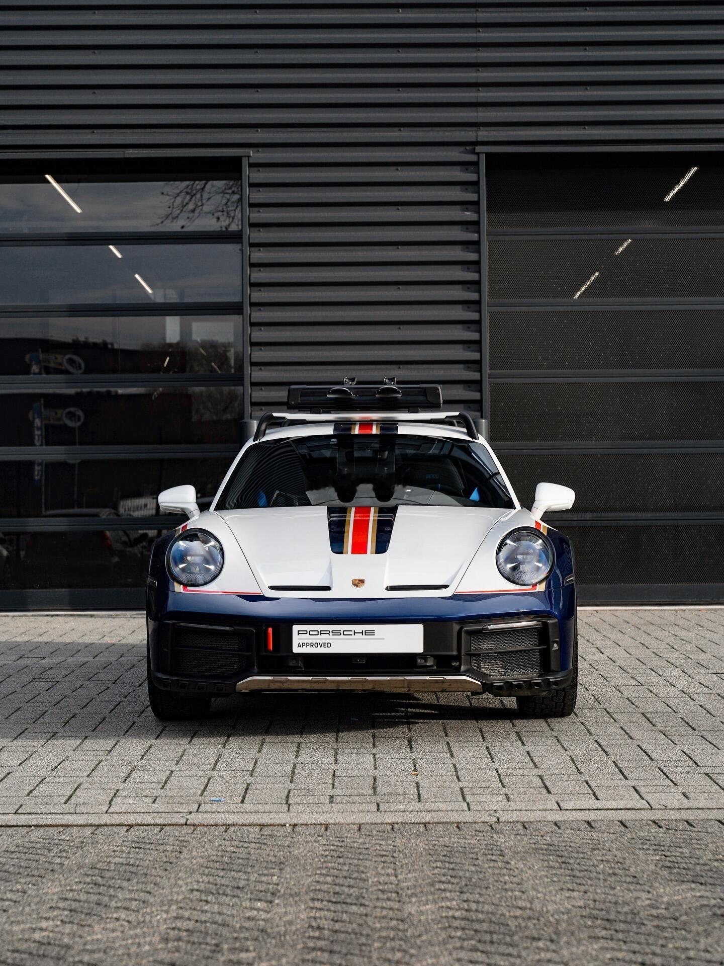 还是龙胆蓝911 Dakar更有特点，虽然也有好看的暗影绿 凌空灰 GT银和白色