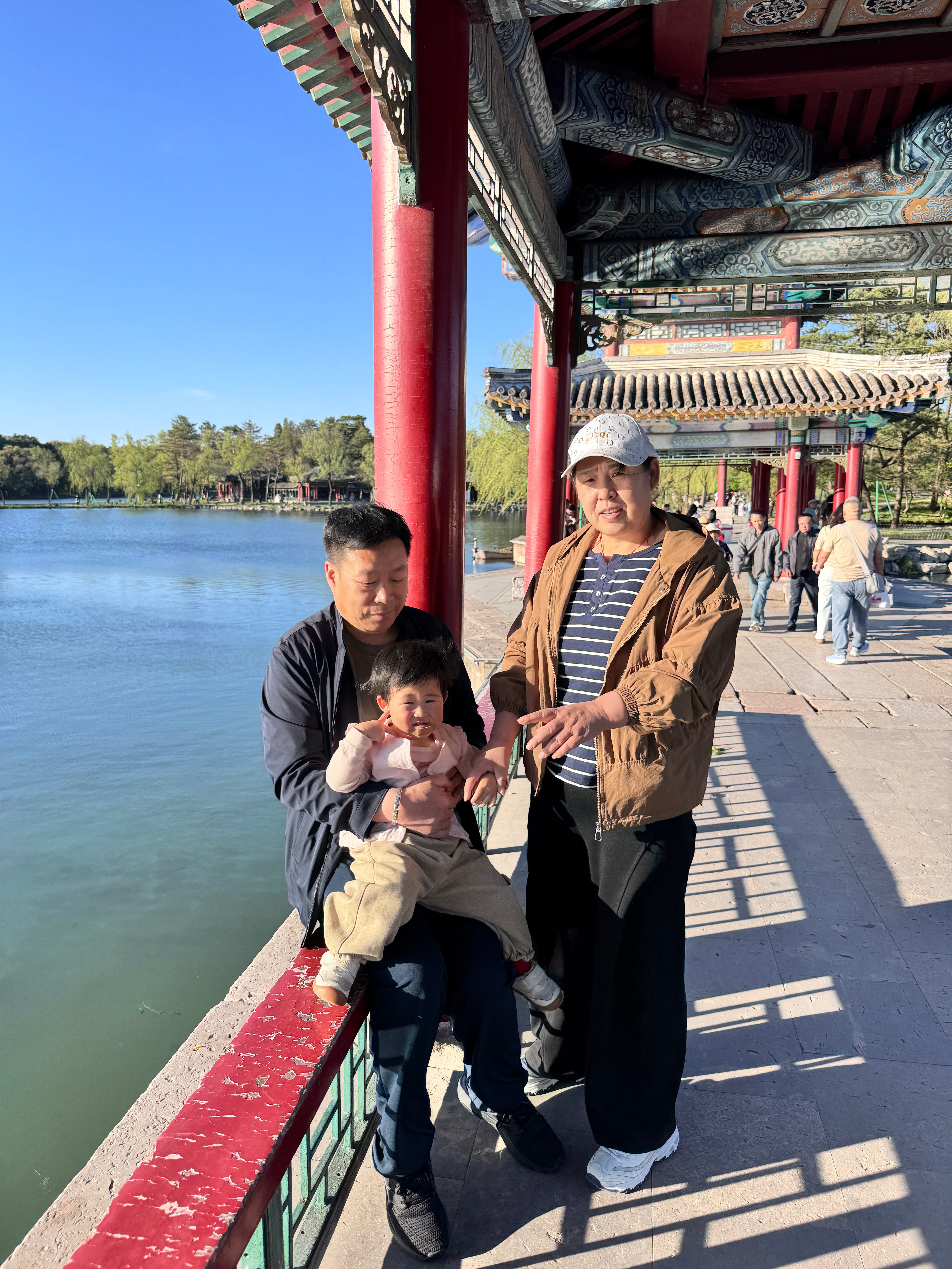 五月请对我们好一点