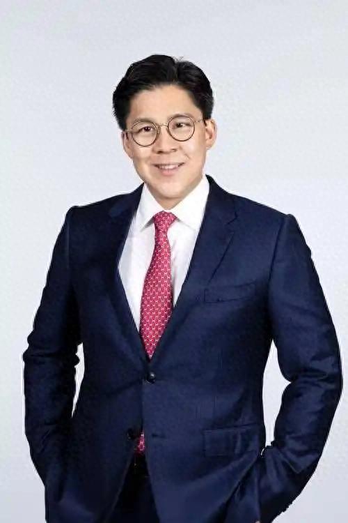 霍启刚，悄无声息上位！香港新生代的大旗交给他了 
 
2026年9月2日，香港赛