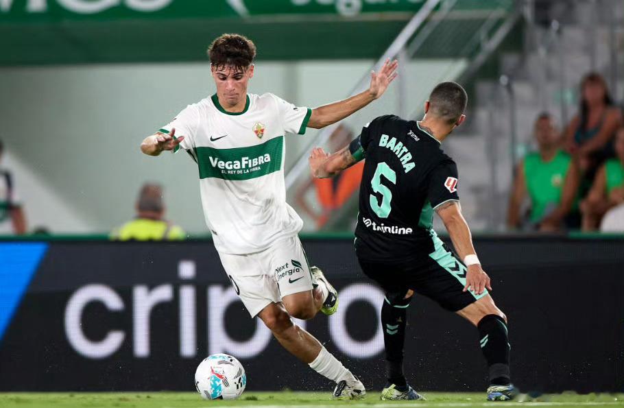 名记Nicolò Schira消息，尤文派球探现场考察了埃尔切的20岁中场罗德里