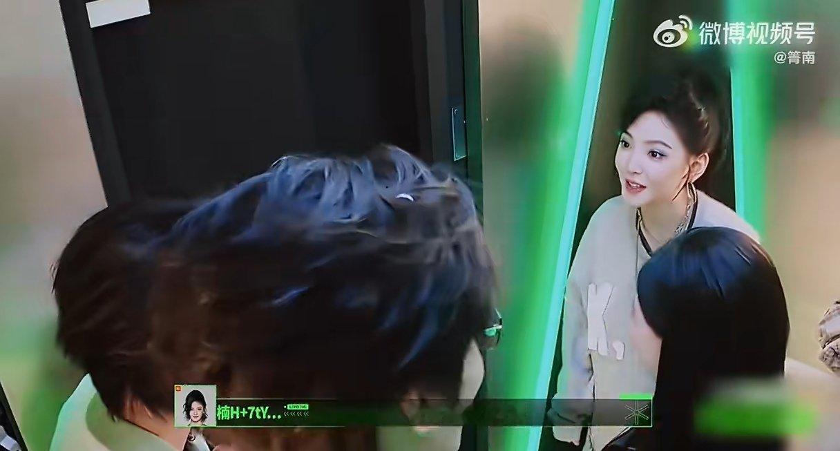 丁程鑫手搓上锁丁程鑫反捉弄这一块开始推理吧 推团众人本来想联手捉弄落在后面的丁程