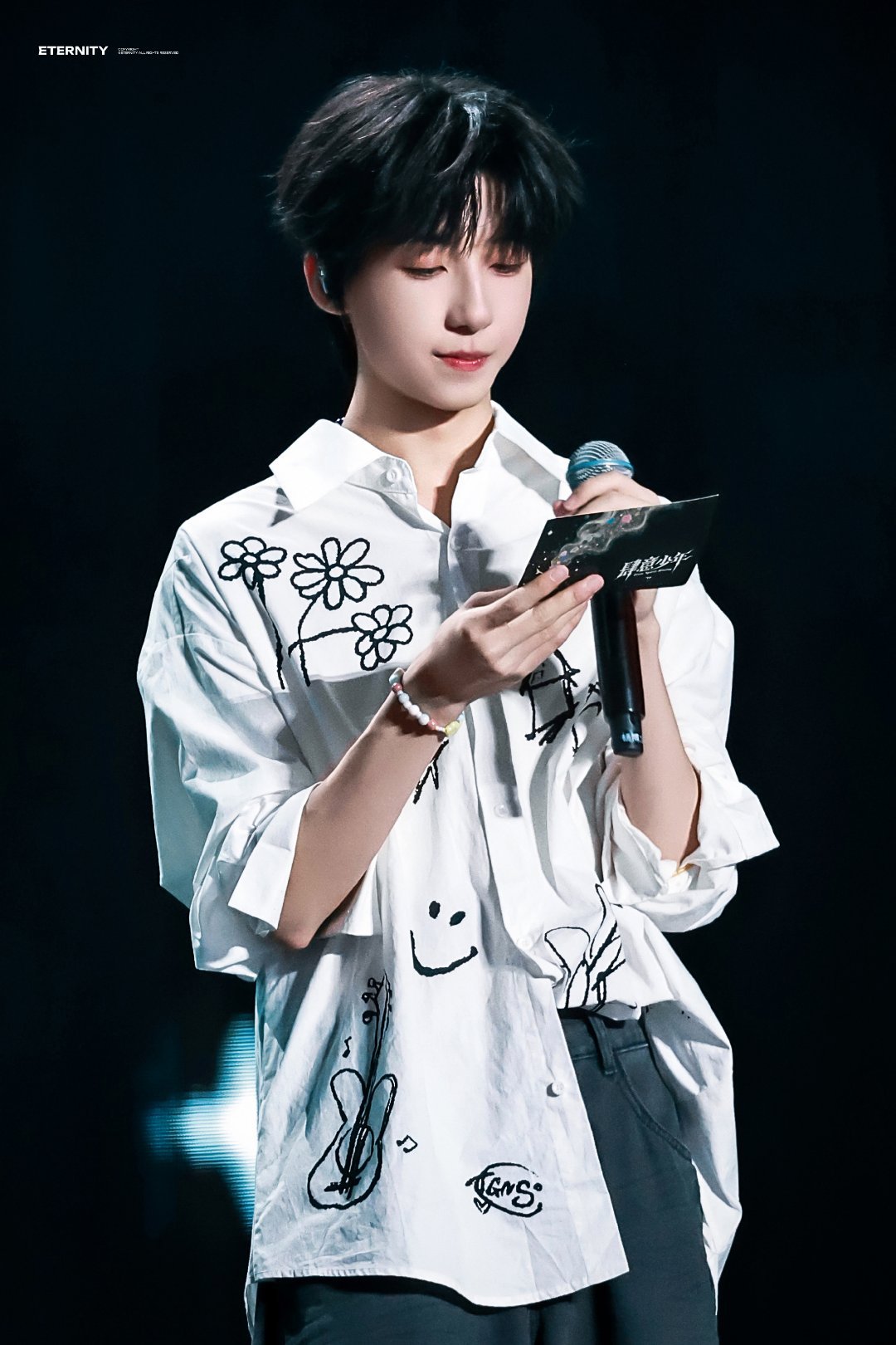 杨博文YBW 💓杨博文 四代唯一c位队长 💕杨博文周扬百无聊赖你的眼像是一望
