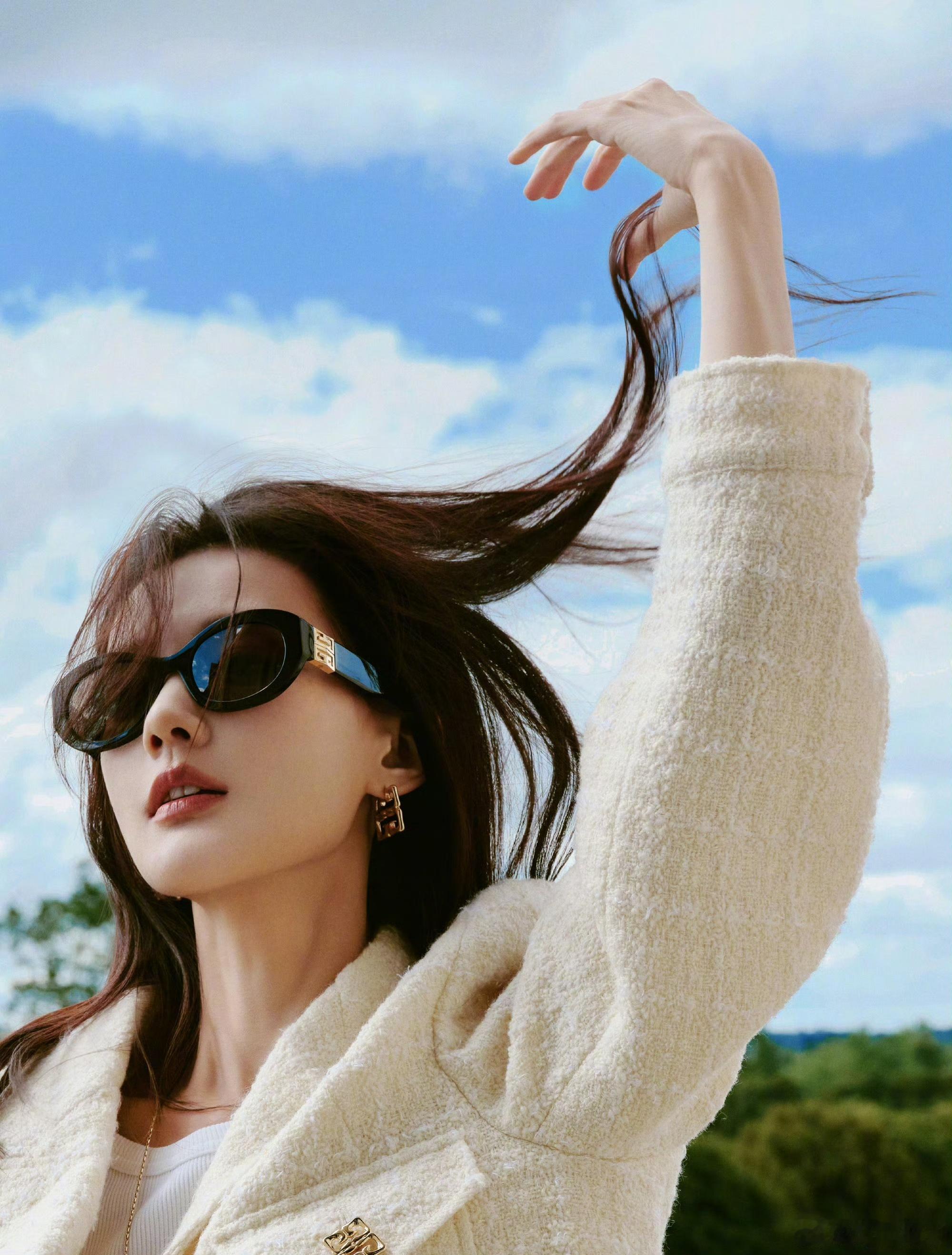 #李一桐反季节穿搭##李一桐放饭#李一桐反季节穿搭，[哇][哇][哇] ​​​