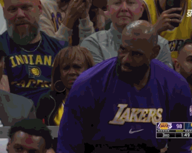 詹姆斯真是太有爱了，在湖人137-130险胜步行者的比赛中，詹姆斯出现了很有爱的