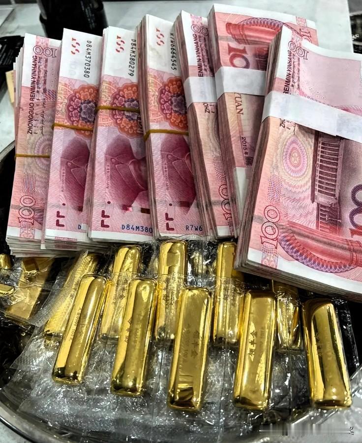 都说“撑死胆大的”，
今天我真敢拼——果断入手300克黄金！
不是跟风瞎买，而是