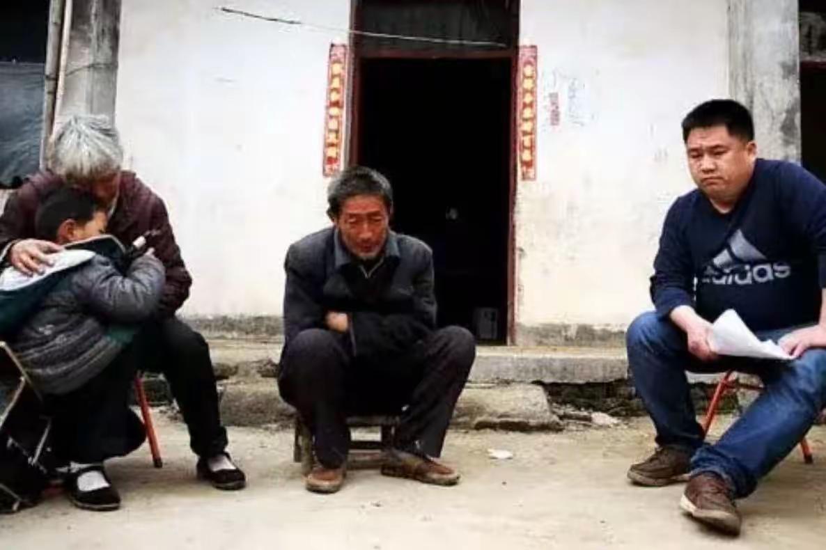 贷款25万买大货车，请车行老板做担保人，结果车刚到手，人却离奇失联了！老板气炸了