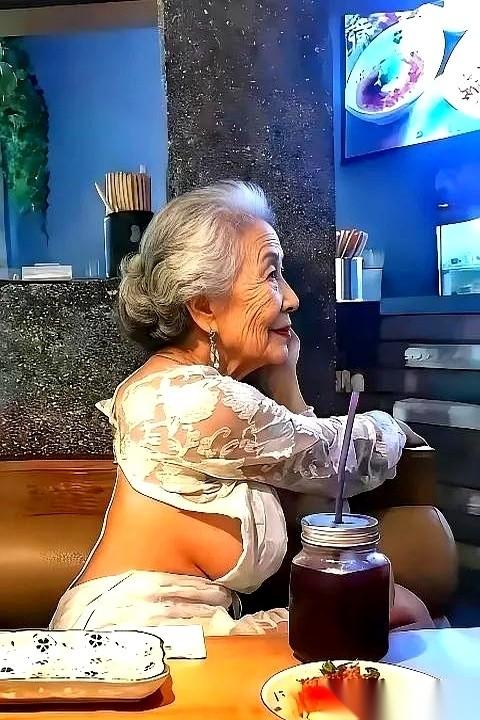 生下来的时候，咱们哪个不是健健康康的？哭声都比别人亮。
但这趟人间列车，开着开着