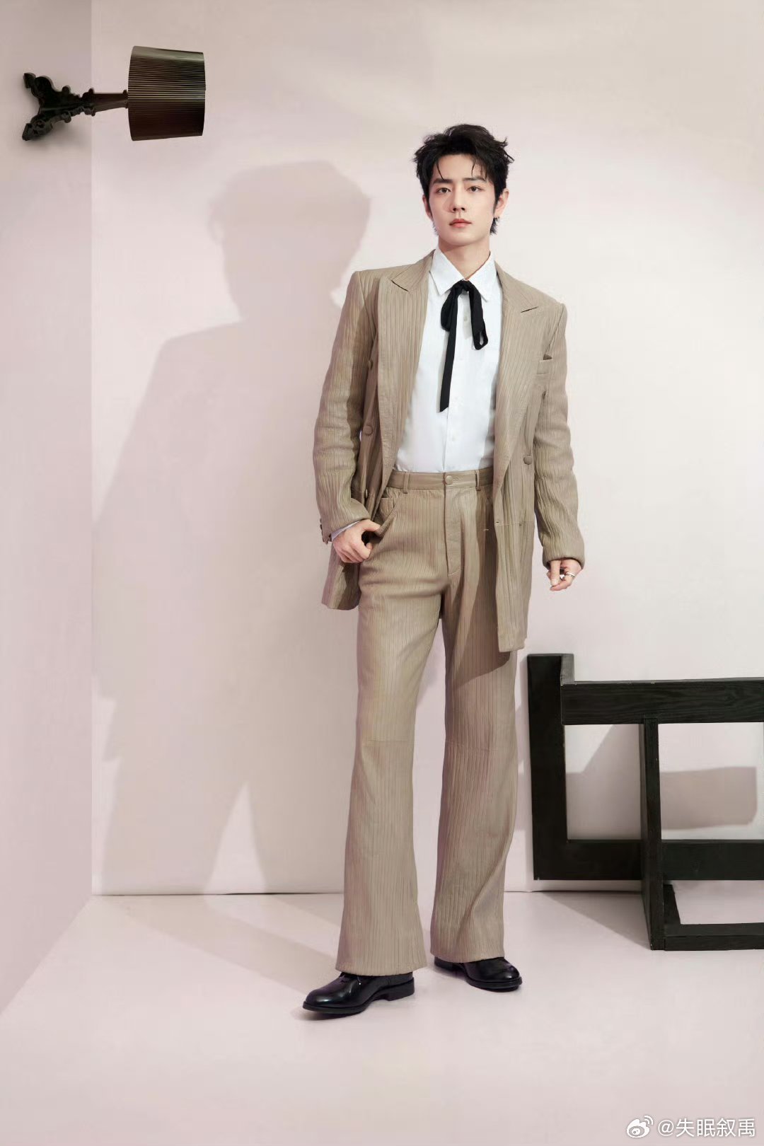 肖战红毯等马我们战战怎么这么可爱呢！ 