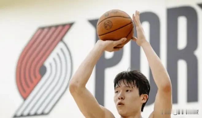 杨瀚森顺位暴涨20位原因找到了！

原来在开拓者试训时，全场5vs5的比赛，杨瀚