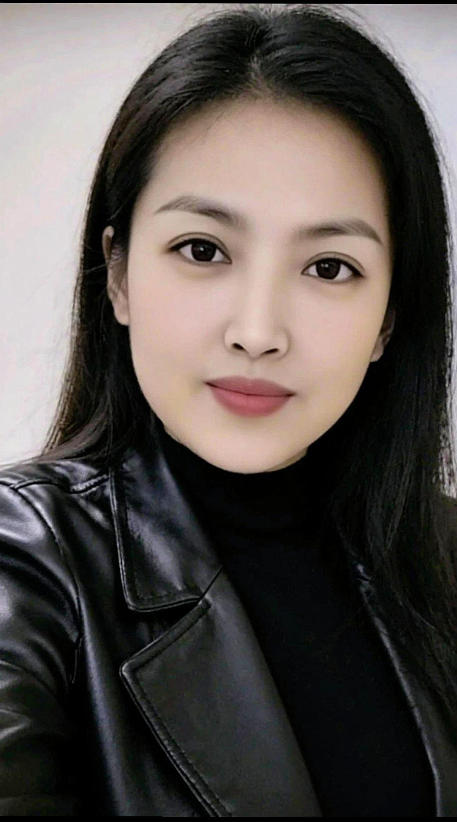 AI皮衣自拍  穿搭