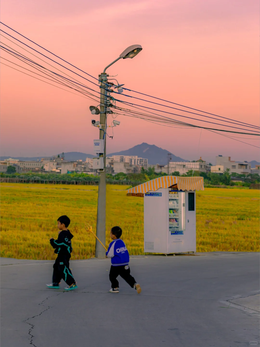 当城市的牛马看到自己童年那一刻……