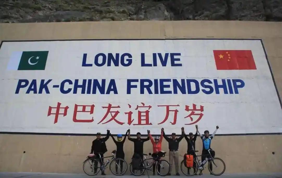 别再轻易说中国养了白眼狼！很多网友看见朝鲜亲近俄罗斯、巴基斯坦和美国往来密切，便