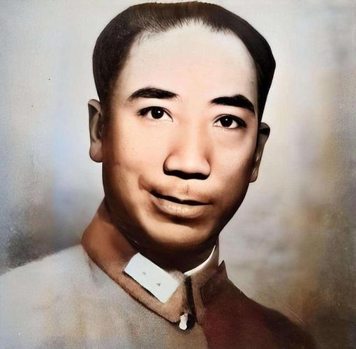 1945 年 9 月，重庆歌乐山中美合作所，一副手写对联悄然出现，上联 “功高震