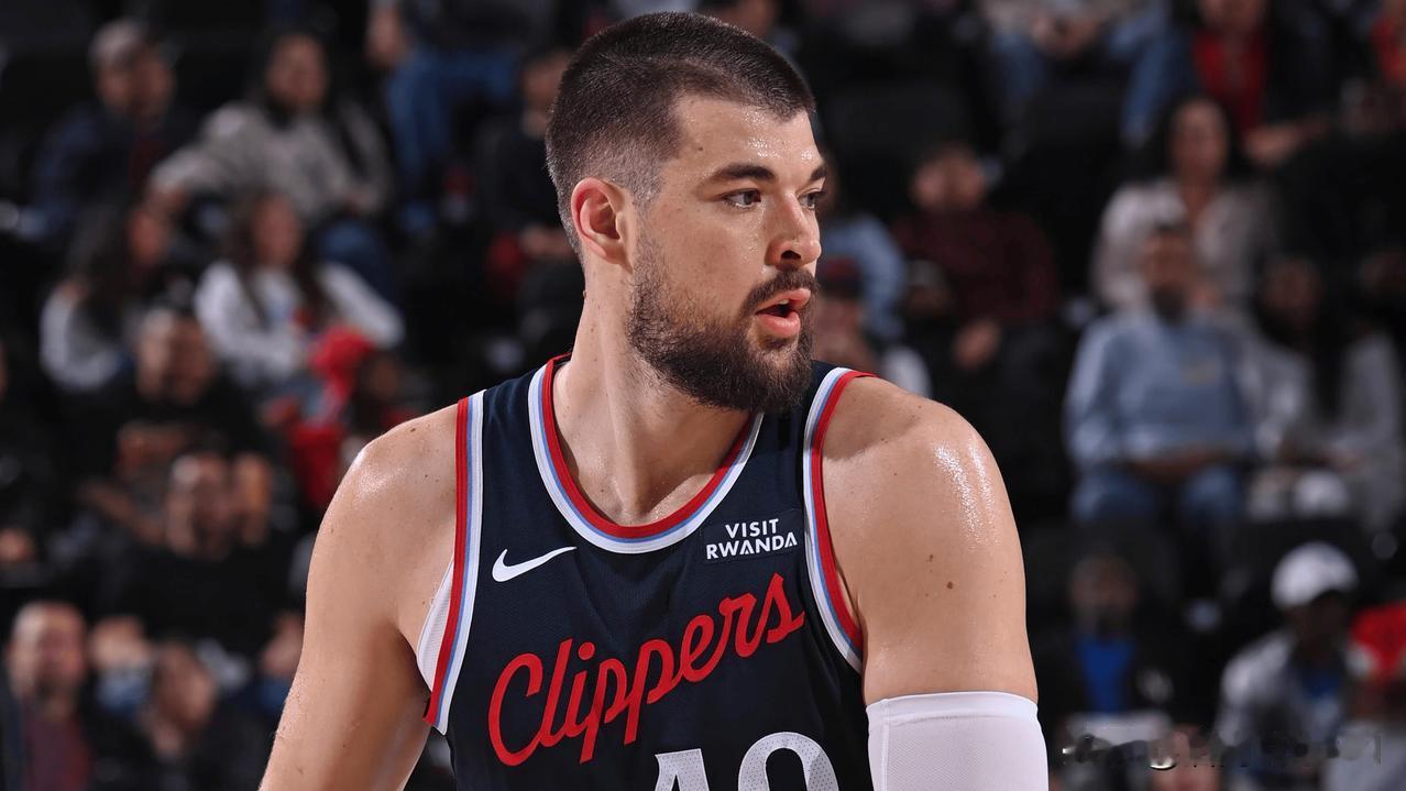 快船队主场迎战凯尔特人在即，有3个好消息！

1、球队主力中锋，场均15分11篮