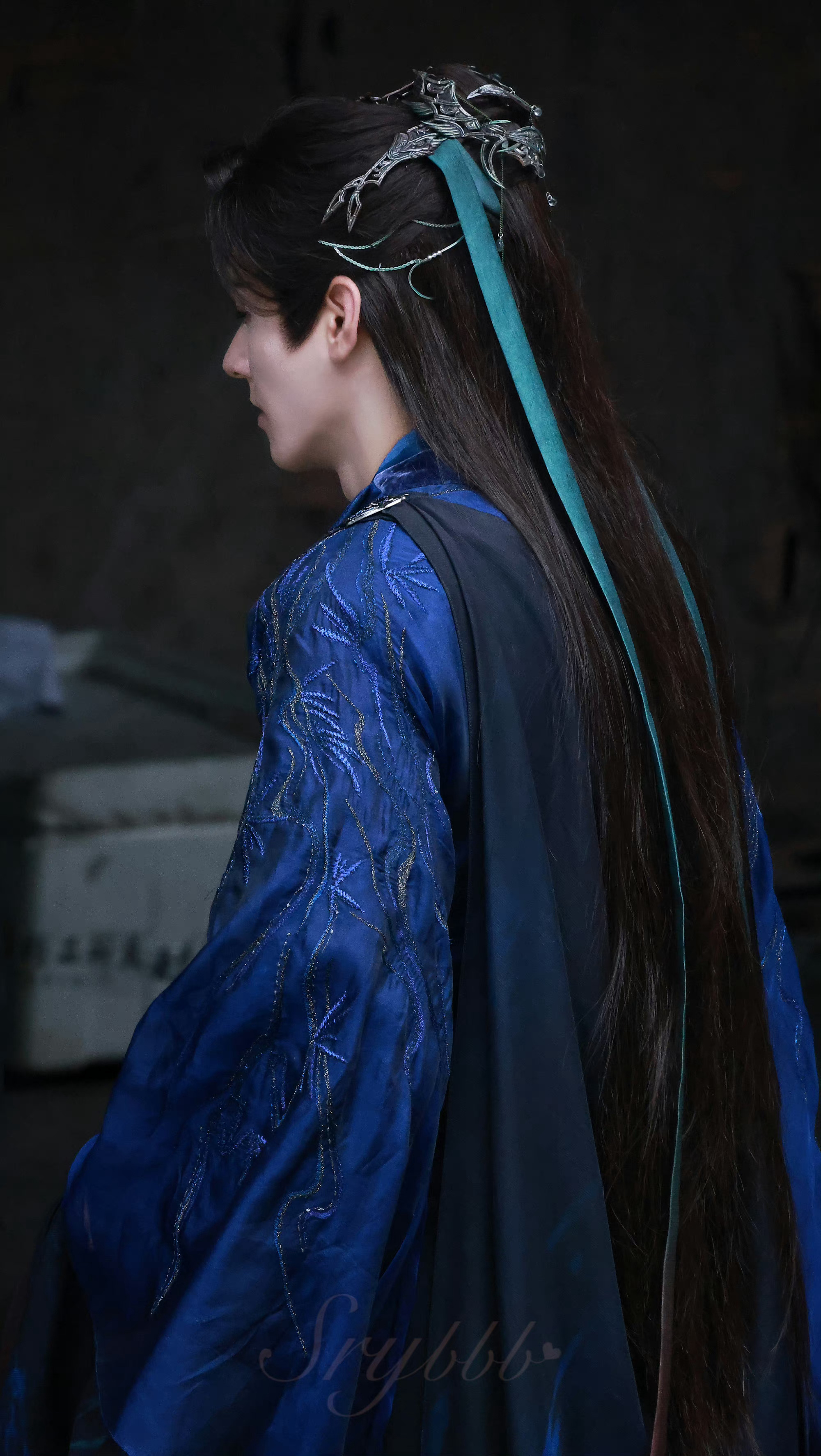 苏暮雨每天美出新高度[舔屏]新衣服上还有披风，不敢想打架飞扬起来的时候得多飒[求