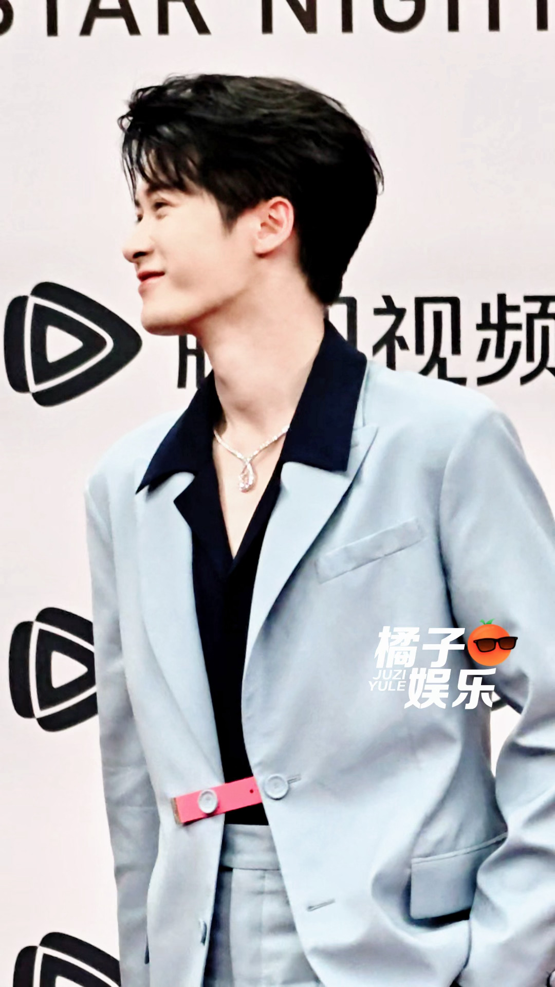 健次…太适合怼脸的一张脸🥺笑起来好苏哦星光大赏红毯 檀健次笑起来好苏