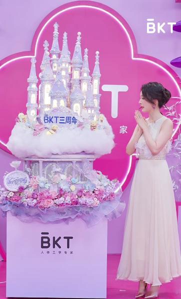 杨幂[超话]杨幂宠粉的含金量还在上升 这次幂幂真的又把宠粉的标准拉高了！蜜蜂头箍