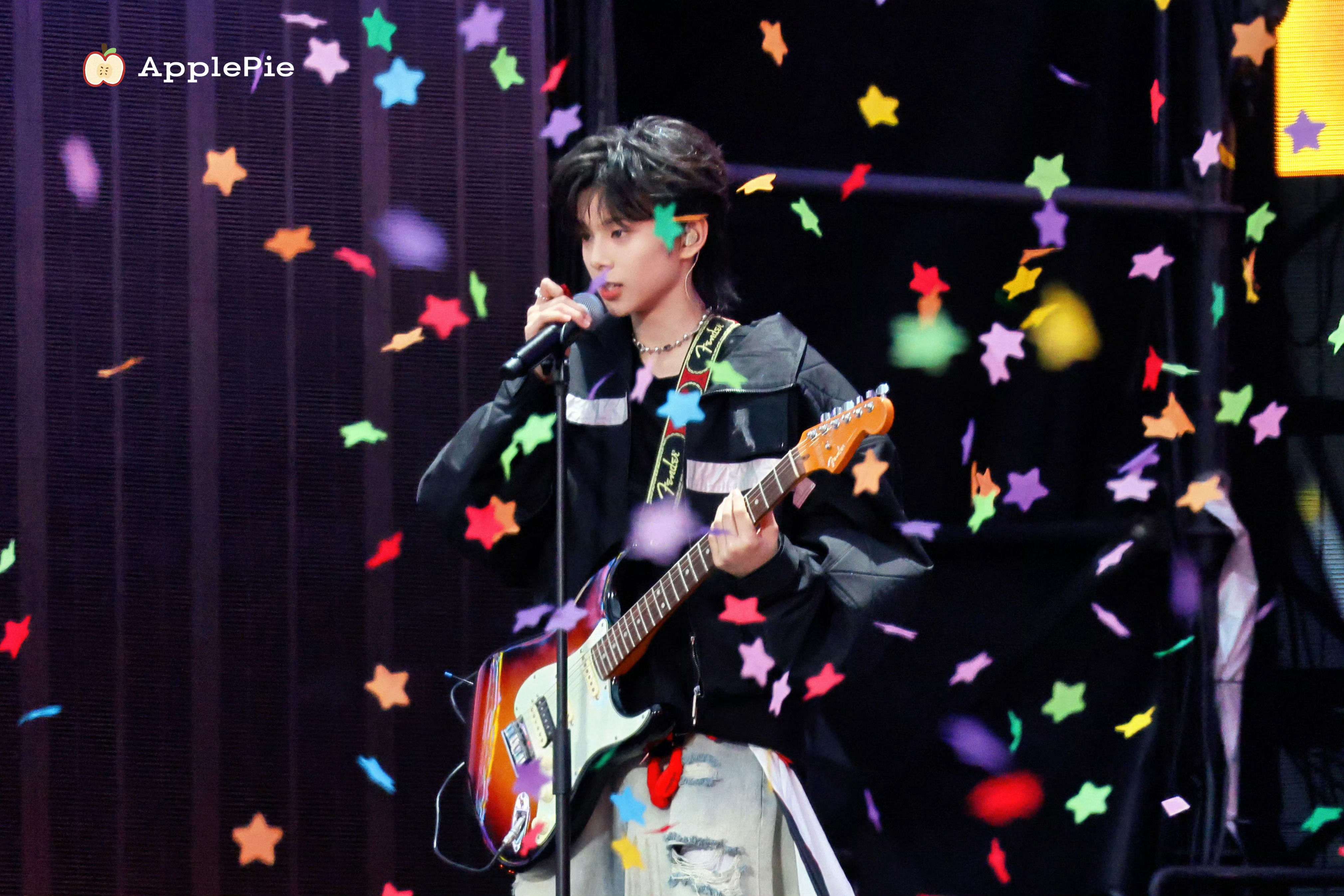 【投稿〡陈思罕】陈思罕狼尾妆造 闪电发丝配狼尾，电吉他一响，陈思罕的舞台猎手气场