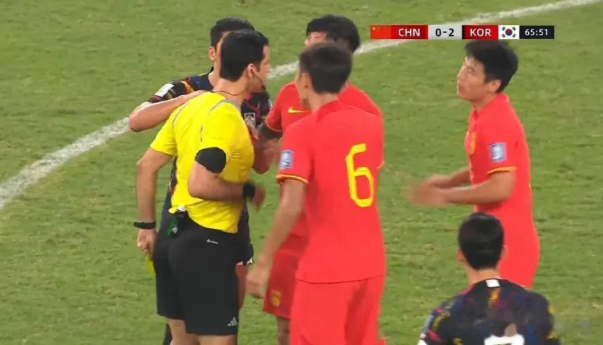 国足0-3韩国，贾西姆臭名昭著的裁判，从来不公平！国足是菜，但这裁判比国足还菜，