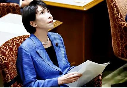 日本外务省真的坐不住了，直接站起来指责中国的做法违反国际准则，而这种行为日本无论