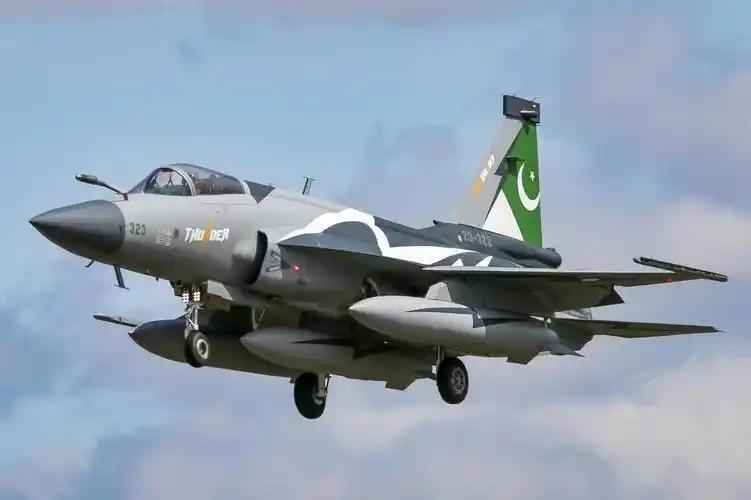 巴铁彻底折服了。如今的巴基斯坦，对中国军工的态度已经从“信任”升华到了“崇拜”。