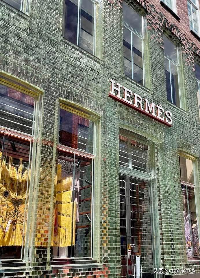 荷兰 🇳🇱 MVRDV 建筑事务所重新诠释阿姆斯特丹历史建筑，为法国品牌打造