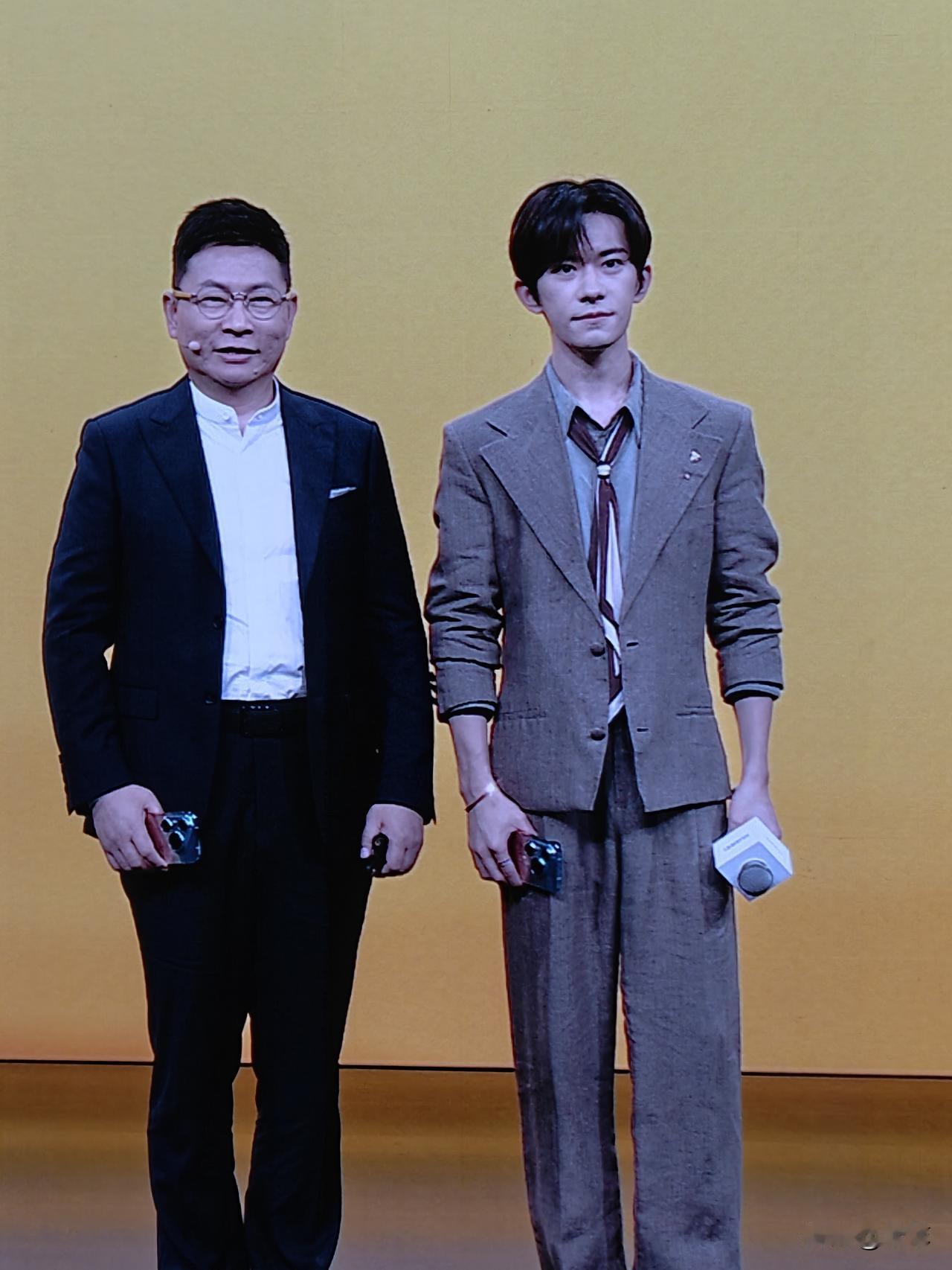 华为Pura90系列全球代言人易烊千玺来啦，这小伙砸还是那么帅[机智]（余总和明