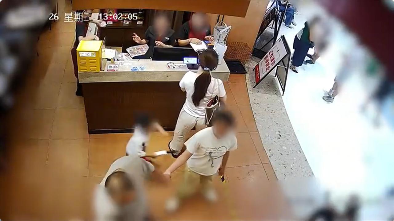 就我个人看法， 其实兼而有之，或者说其实三位一体，既要维权，也要泄愤，还要流量，