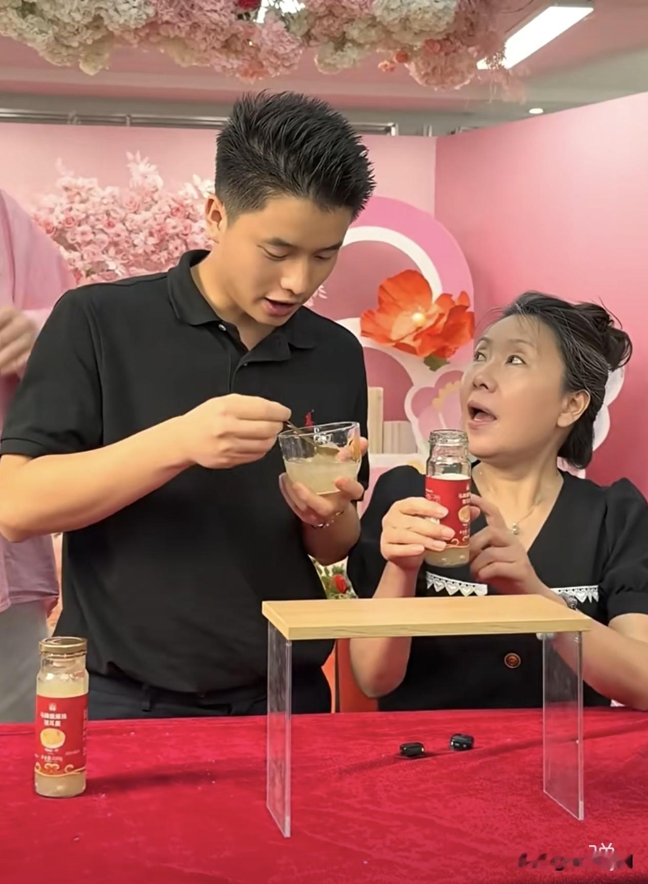 紫雅妈妈自从直播带货之后，我看到网上对她的评论不一样了，质疑和攻击的声音出现…