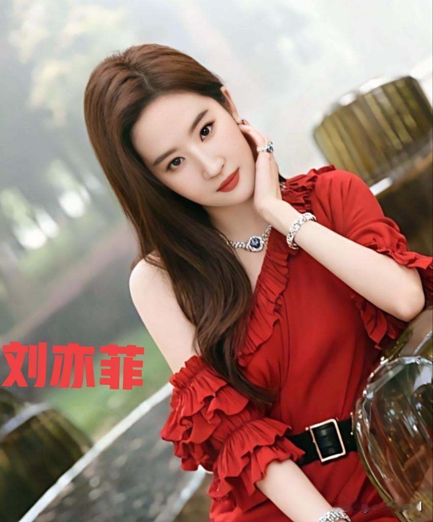 刘亦菲红色礼服裙惊艳绝伦气质优雅让人眼前一亮  女明星 气质女明星