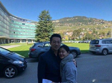 我其实挺关注她的，谈不上多喜欢，但是觉得她挺真实好玩，不遮掩自己龟毛、作、霸道、