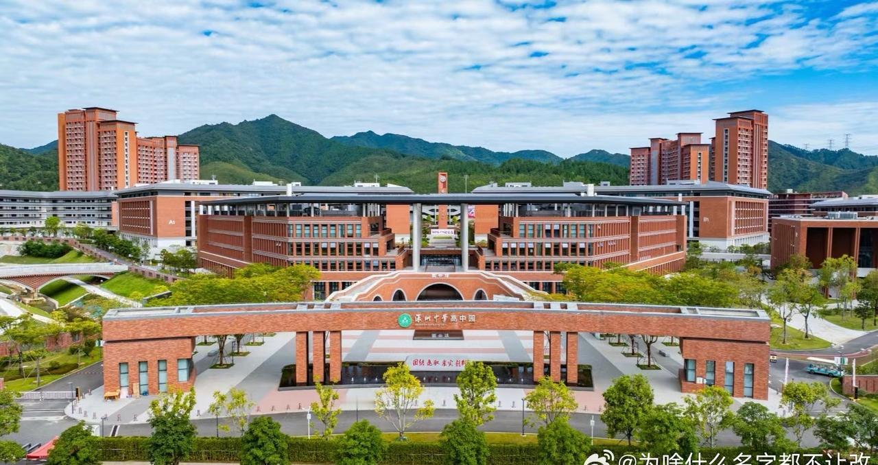 深圳中学高中园藏着民生温度，45万册藏书的图书馆，让建设者的娃也能享优质教育！ 