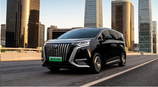 随着2024款腾势D9的全新上市，以比前代车型低1万元的价格向市场传递出明显的价