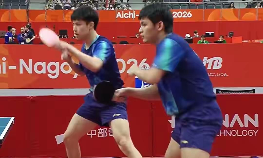 名古屋这块球台今晚真把人看心跳出来了。黄友政和林诗栋男双决赛碰张本智和、篠塚大登