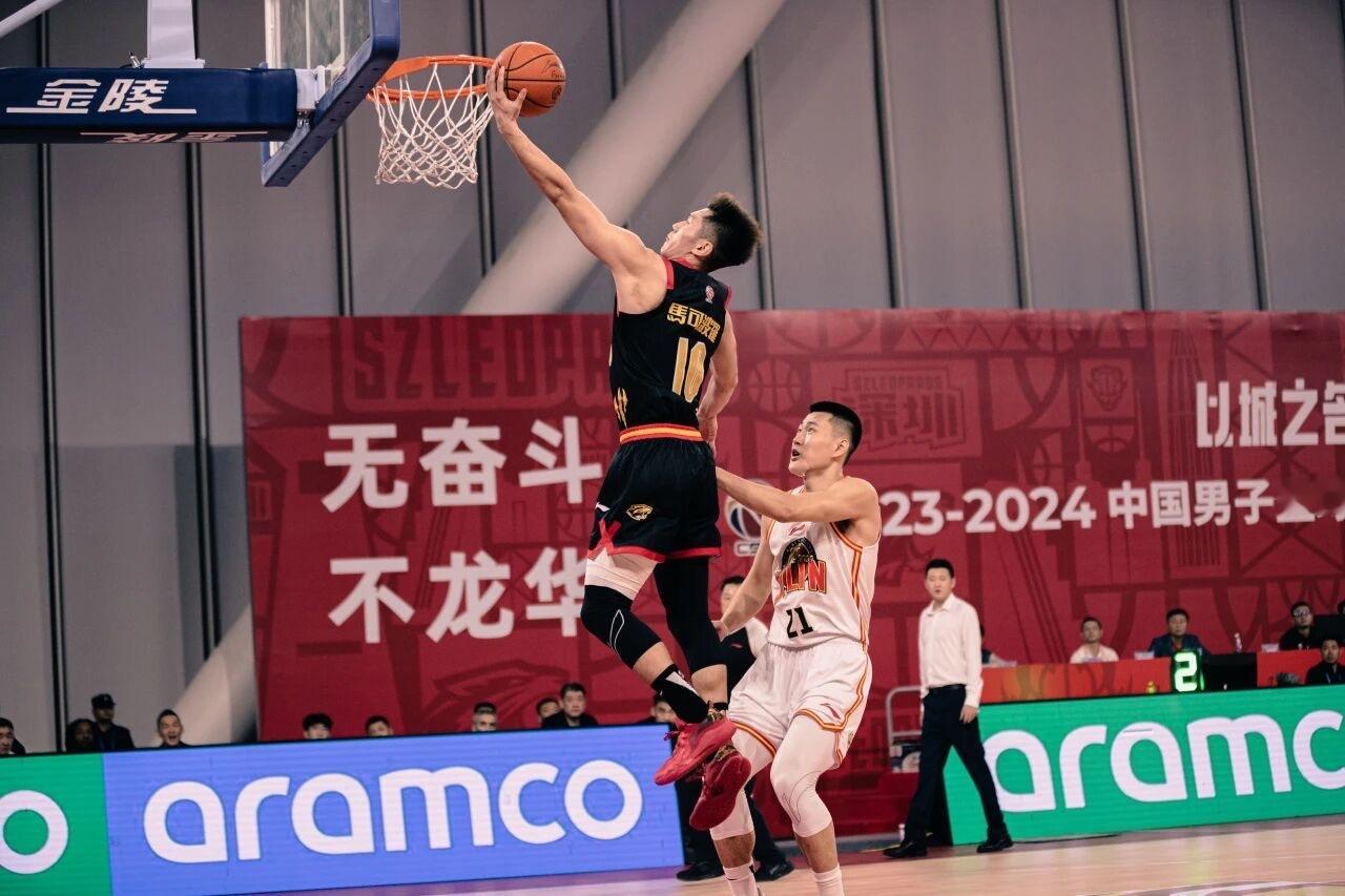 CBA新赛季本周六开启！连续8个主场，在深圳龙华文体中心具体价格以及福利见下图C