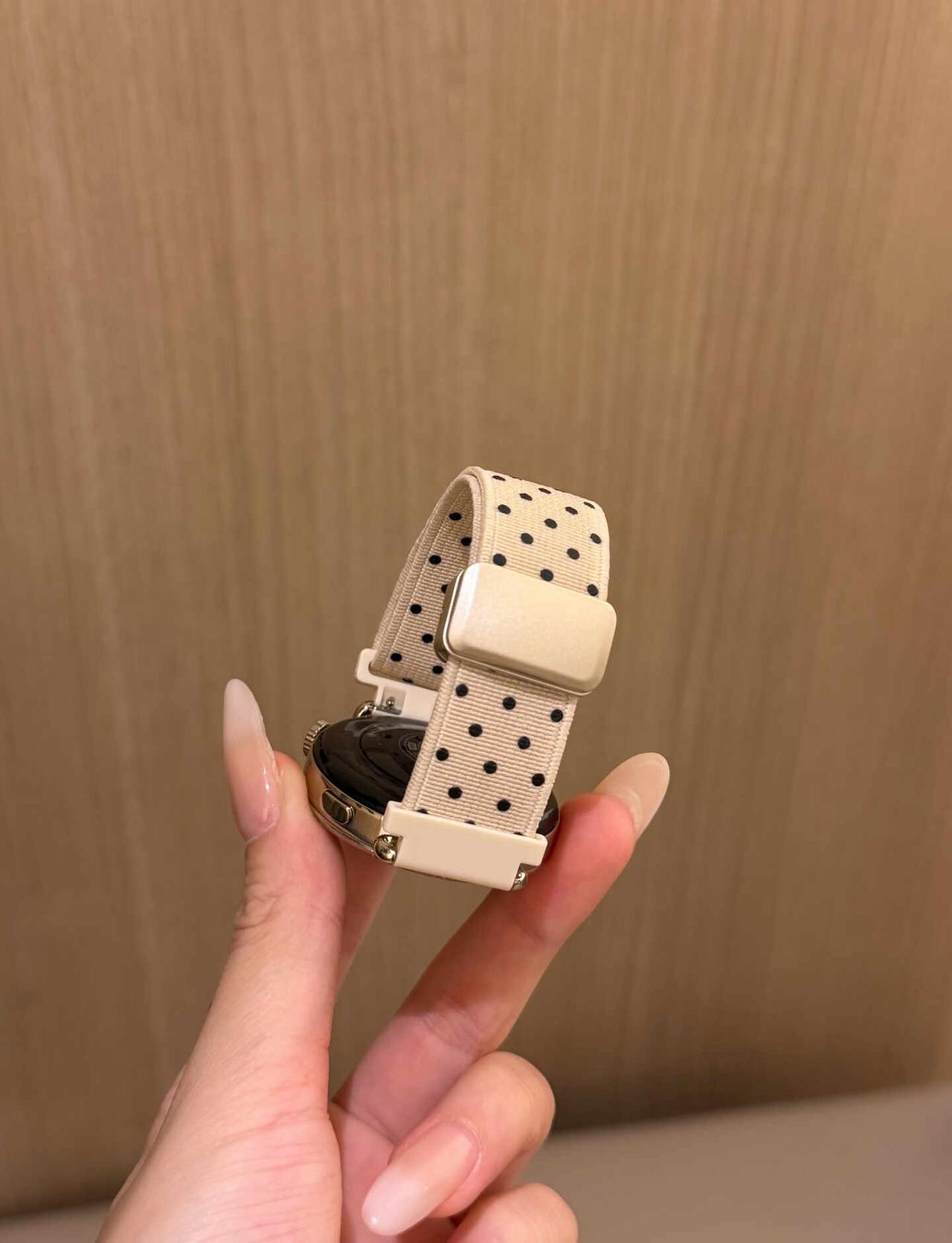 华为gt7…秋冬卡其波点太韩系咯！！！
华为gt7+卡其波点⌚️
韩系波点入秋～