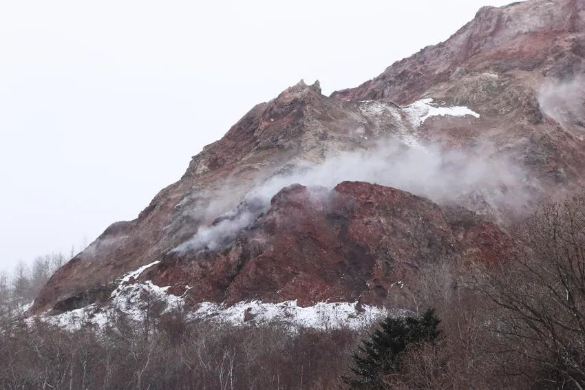 ‌昭和新山活火山‌与昭和新山熊牧场
北海道观光行（4）
昭和新山位于日本北海道有