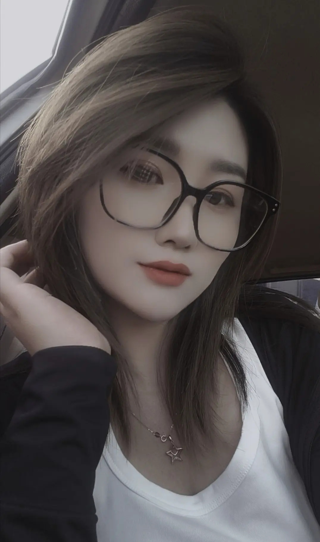 你焦虑个鸡毛,就现在这行情,不买房你没压力，不买车你没负担，不瞎投资你...