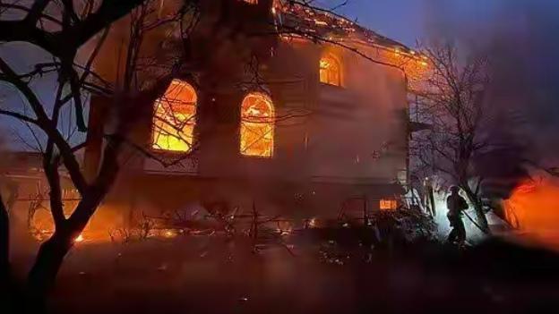 零下11℃寒潮暴击！基辅遭俄军500无人机+40枚匕首导弹狂轰，28伤1死全城黑