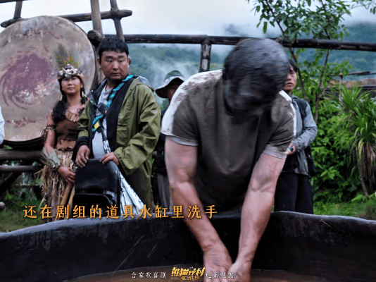 成龙20秒极速白切黑龙叔这二十秒的变身我惊呆了，干净利落变泥人可还行 