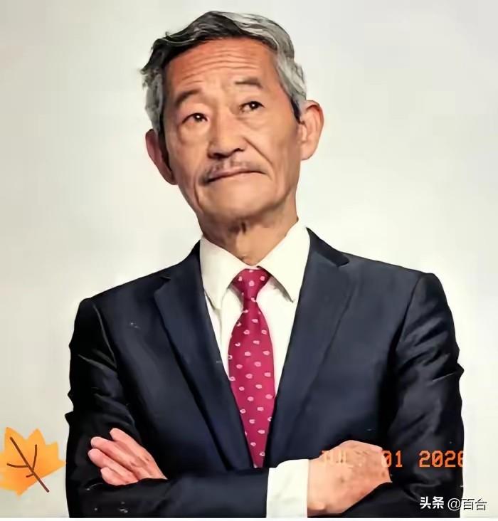 直到妹爷离世，
我才发现，
大家总以为他只是短视频里搞笑的网红大爷，但他一点都不
