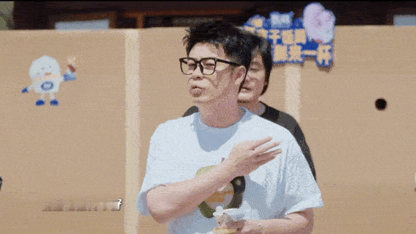 马頔回应吐槽五哈不会拍哈哈哈哈哈谁能躲过陈赫的突袭爆料，当着工作人员的面戳破马頔