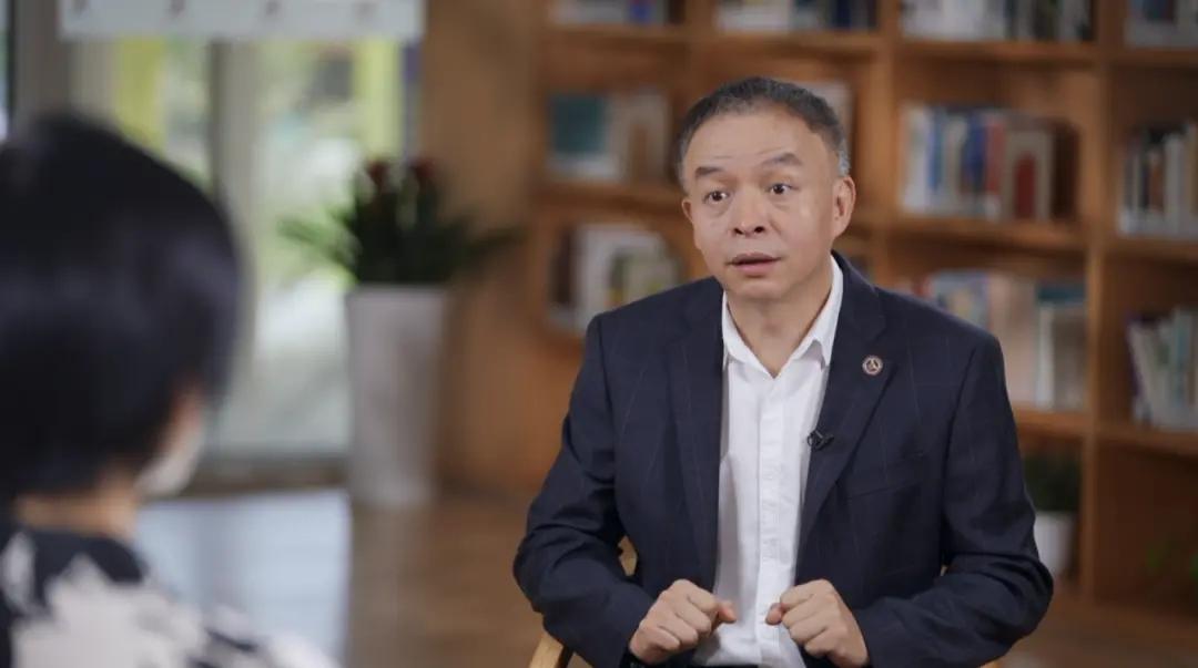 中国人能造全球最便宜商品，却盖最贵的房子？为什么？
 
香港中文大学（深圳）发展