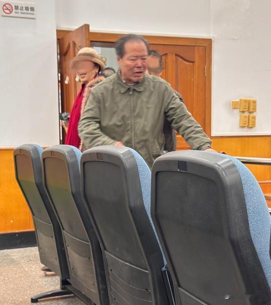 “被做局了？”四川宜宾73岁企业家刘幕昭，2022年因脑梗死住院，出院后失语失能